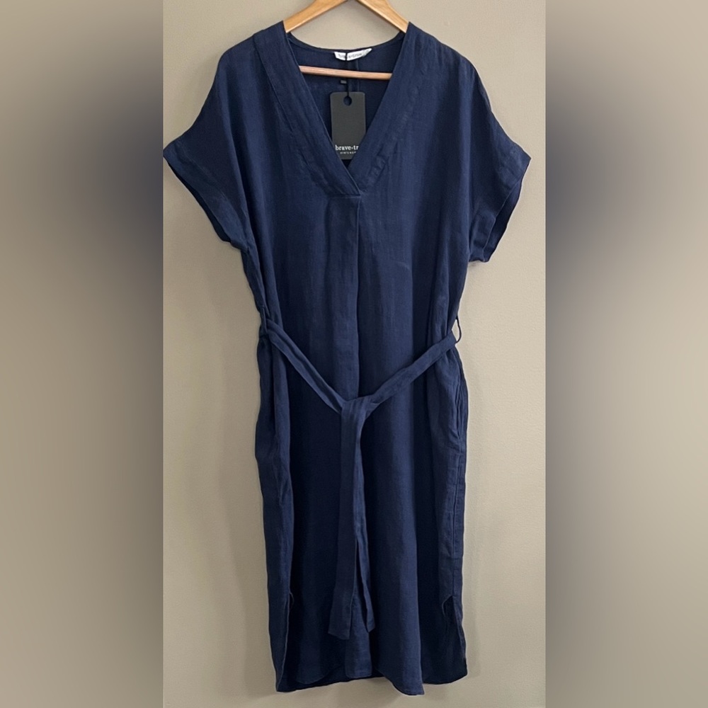 Brave + True Noa navy linen short sleeve v neck belted dress size large